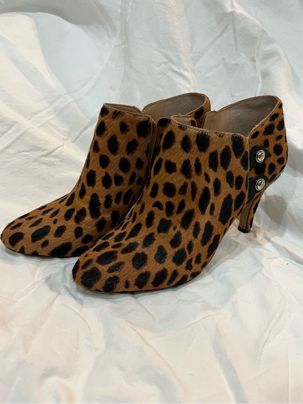 Vince Camuto Vemmey2 Leopard Print Cow Hair Ankle Bootie 8M